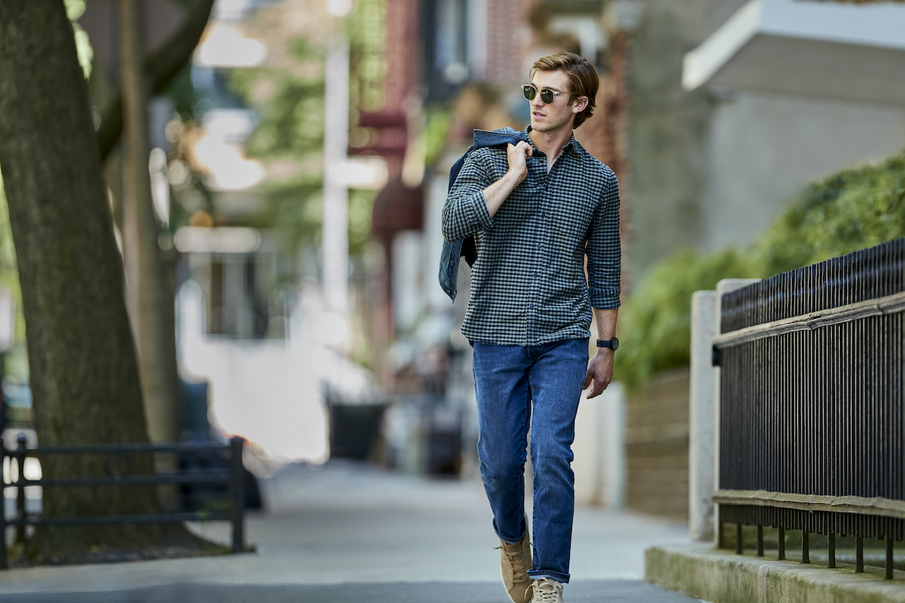 Picture of man wearing vivomove Sport hybrid smartwatch.